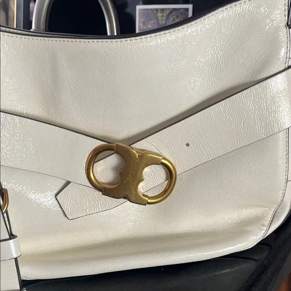 Tory Burch Cream Crossbody Bag with Gold Accent - Picture 11 of 12